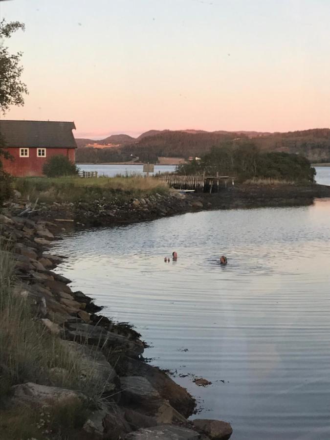 Saga, Et Unikt, Sjarmerende Badehotell Med Fa Rom, Sauna Og Badebrygge - Inderoy Straumen  Exterior foto