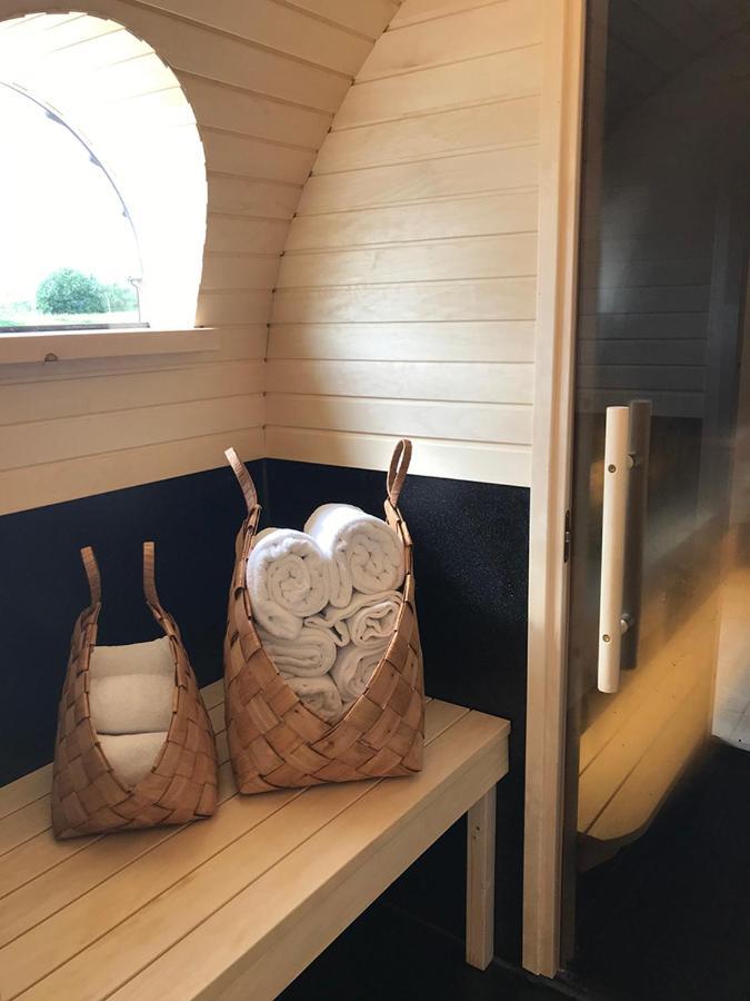 Saga, Et Unikt, Sjarmerende Badehotell Med Fa Rom, Sauna Og Badebrygge - Inderoy Straumen  Exterior foto