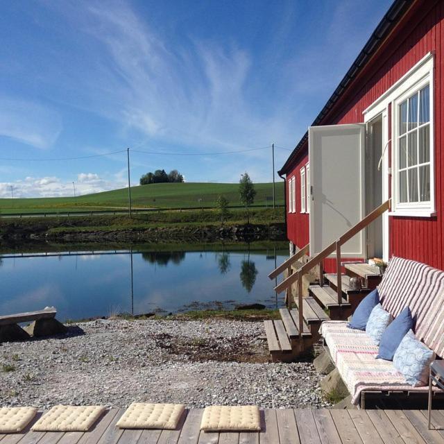 Saga, Et Unikt, Sjarmerende Badehotell Med Fa Rom, Sauna Og Badebrygge - Inderoy Straumen  Exterior foto