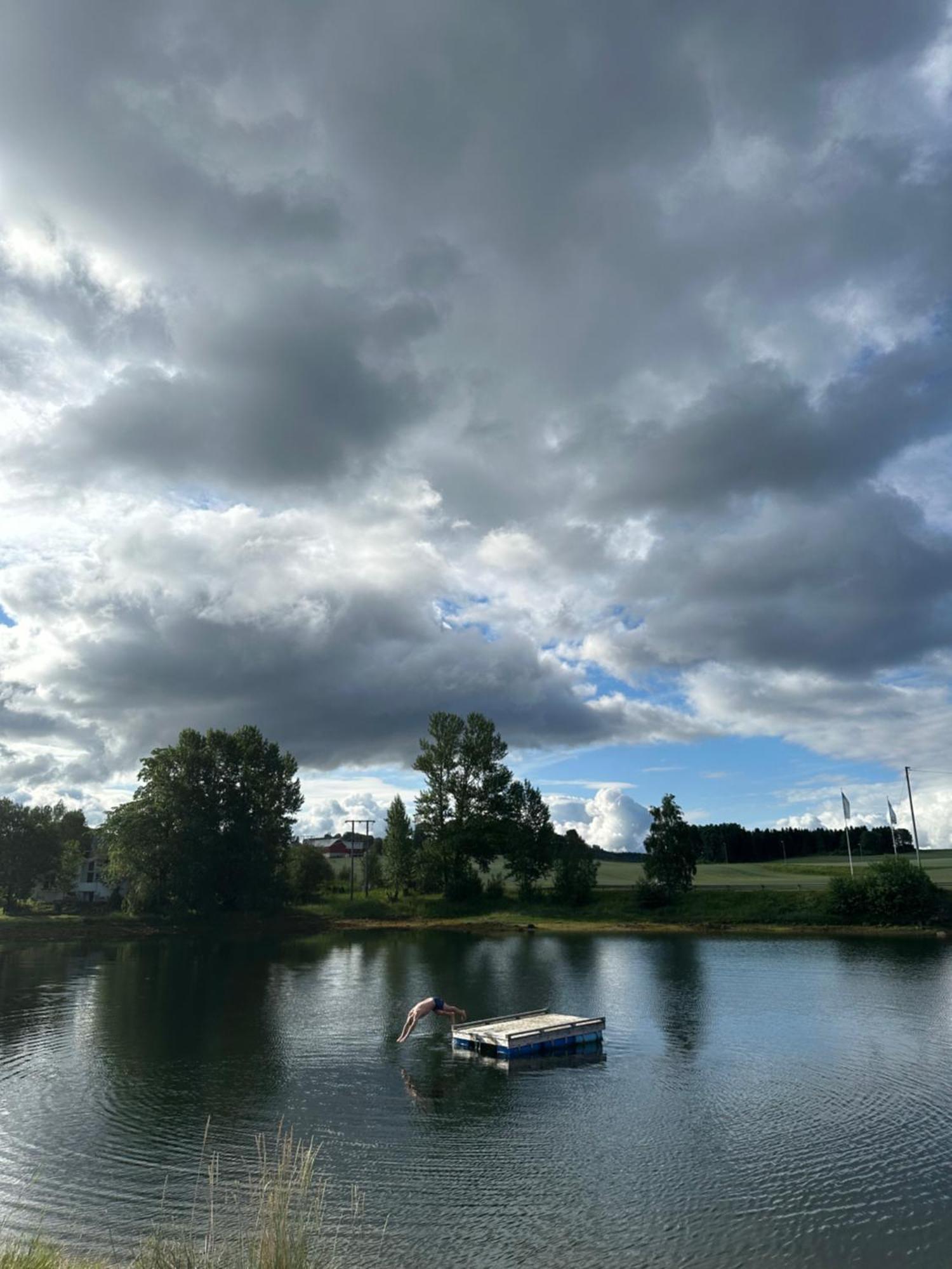 Saga, Et Unikt, Sjarmerende Badehotell Med Fa Rom, Sauna Og Badebrygge - Inderoy Straumen  Exterior foto