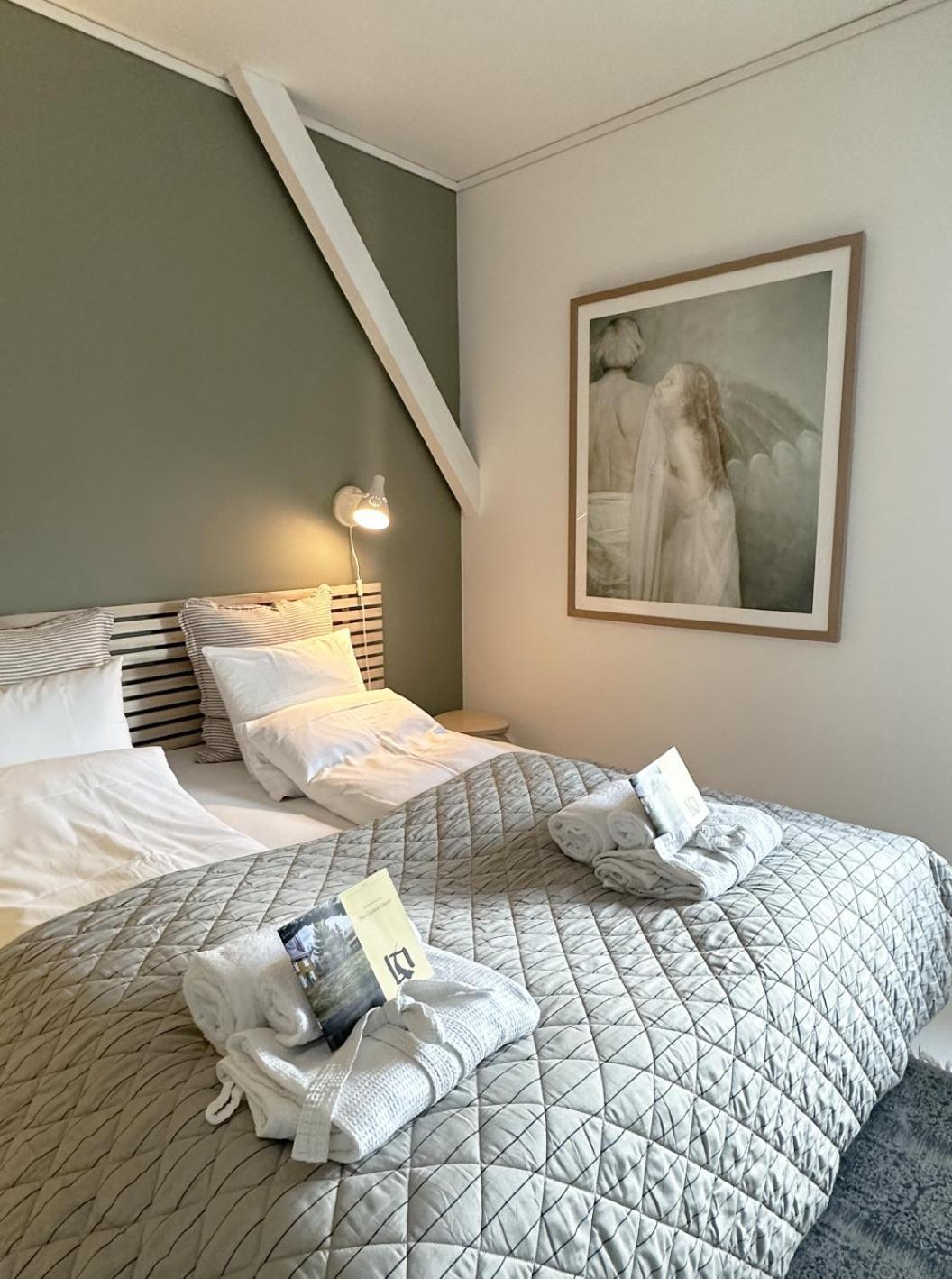 Saga, Et Unikt, Sjarmerende Badehotell Med Fa Rom, Sauna Og Badebrygge - Inderoy Straumen  Exterior foto