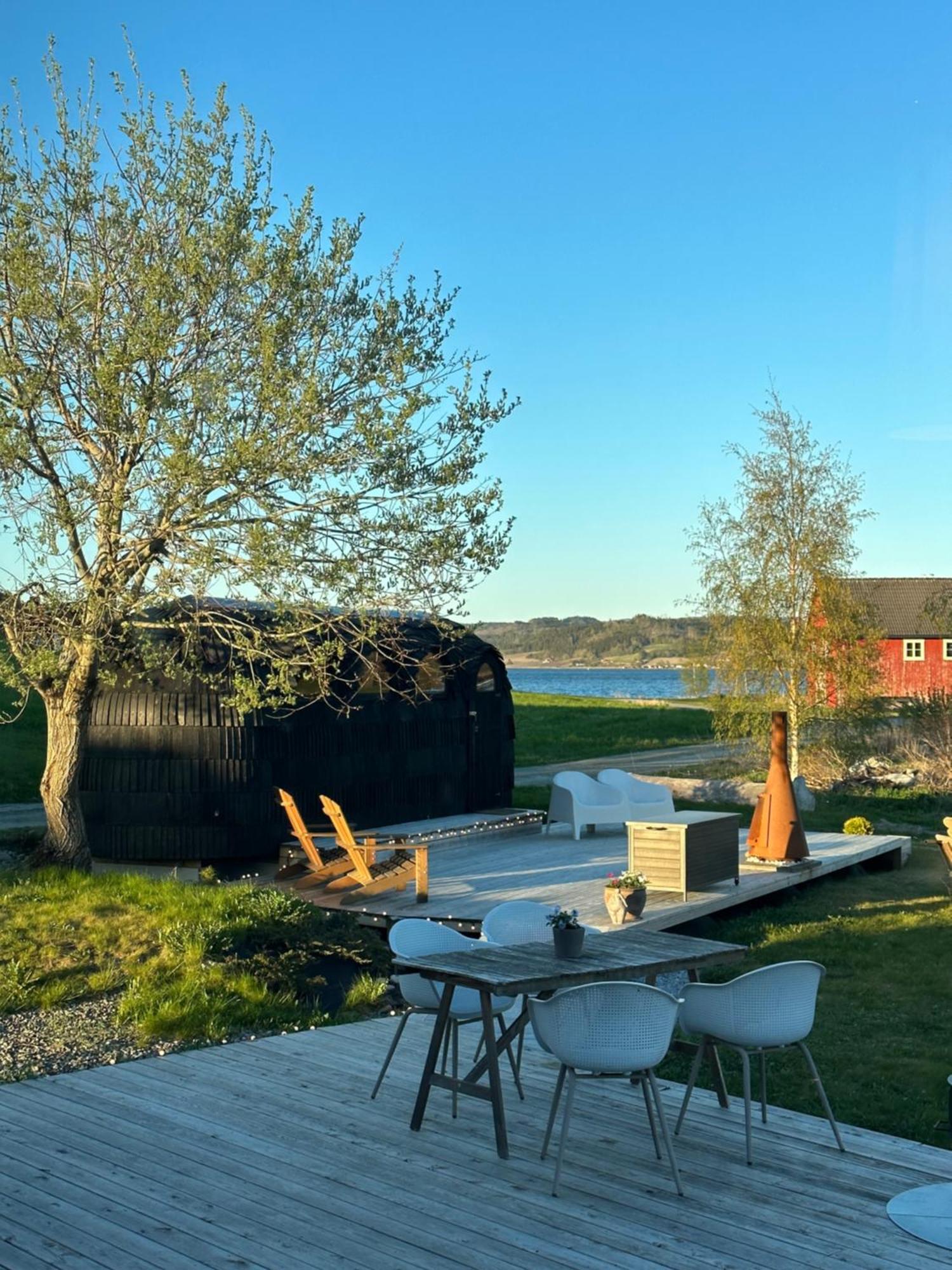Saga, Et Unikt, Sjarmerende Badehotell Med Fa Rom, Sauna Og Badebrygge - Inderoy Straumen  Exterior foto