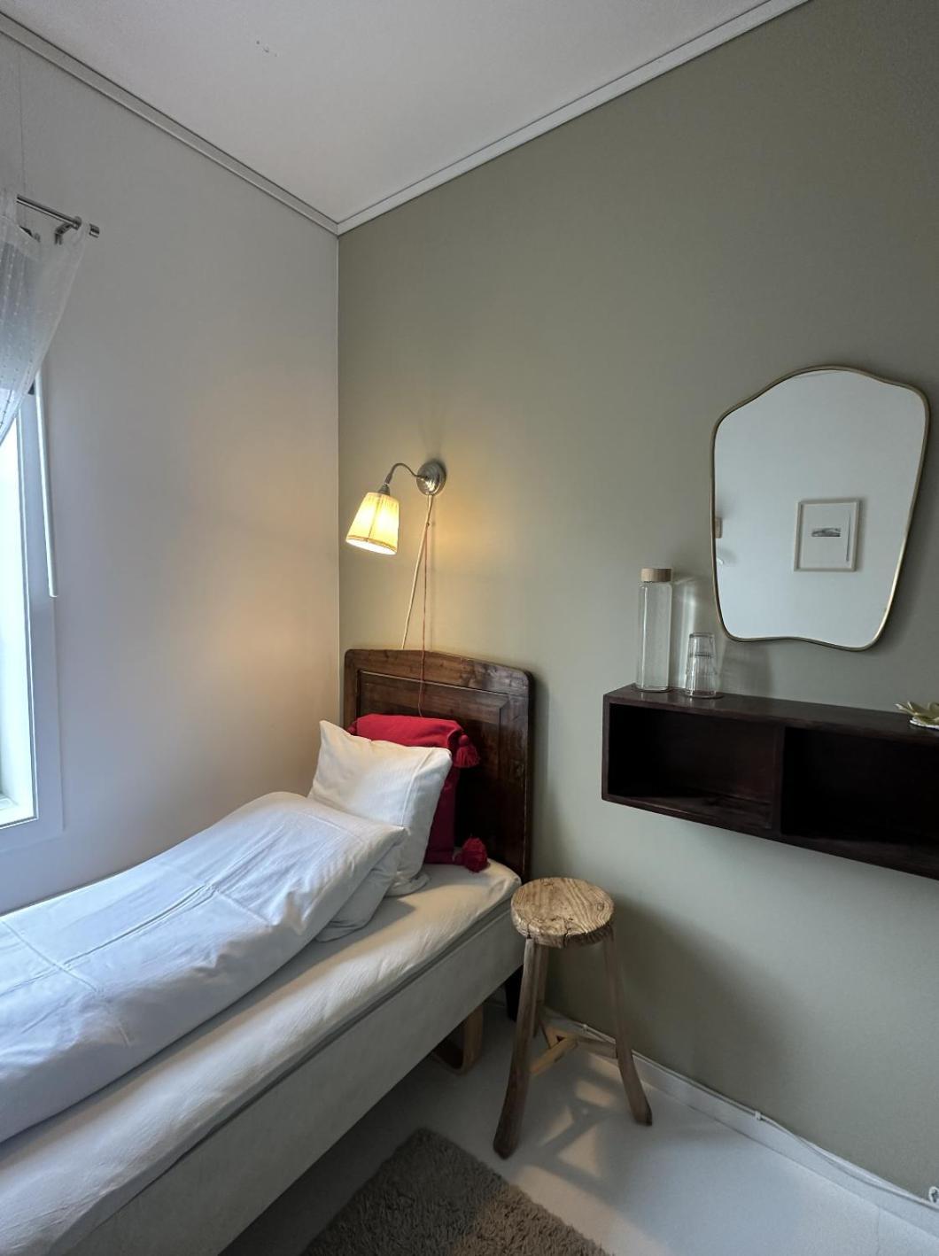 Saga, Et Unikt, Sjarmerende Badehotell Med Fa Rom, Sauna Og Badebrygge - Inderoy Straumen  Exterior foto