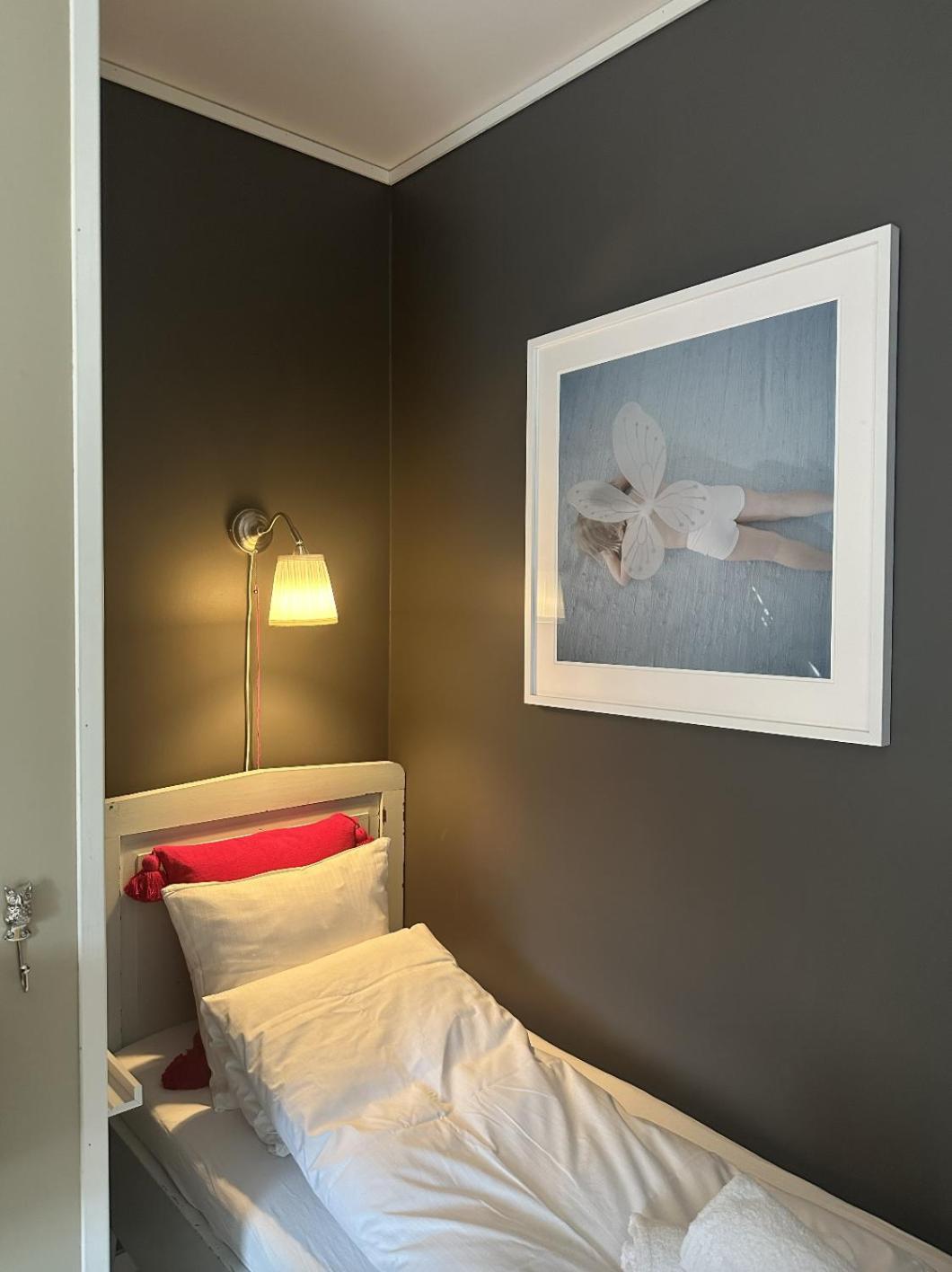 Saga, Et Unikt, Sjarmerende Badehotell Med Fa Rom, Sauna Og Badebrygge - Inderoy Straumen  Exterior foto