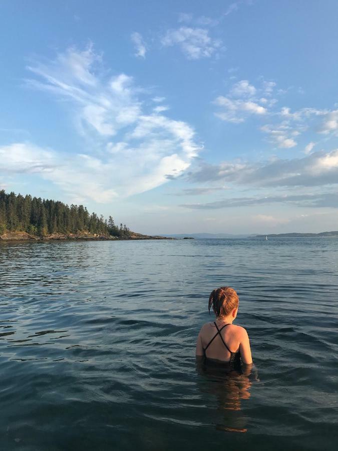 Saga, Et Unikt, Sjarmerende Badehotell Med Fa Rom, Sauna Og Badebrygge - Inderoy Straumen  Exterior foto