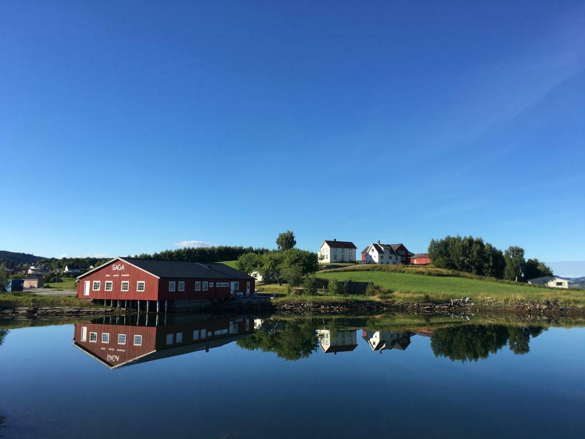 Saga, Et Unikt, Sjarmerende Badehotell Med Fa Rom, Sauna Og Badebrygge - Inderoy Straumen  Exterior foto